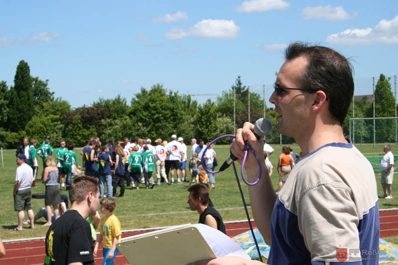 Bild 1 von 18 Sportreferen und Organisator des "Spiel &uuml;ber den Zaun" Tobias Winkler