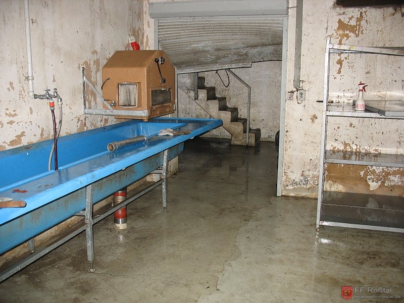 Bild 3 von 12 Aufr&auml;umarbeiten am Feuerwehrhaus Baiersdorf