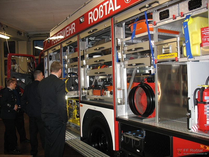 Bild 10 von 10 Das Fahrzeug weckte gro&szlig;es Interesse bei den G&auml;sten