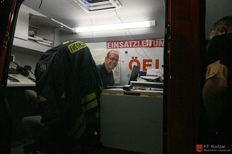 Bild 18 von 26 Ein Kamerad der Unterst&uuml;tzungsgruppe &ouml;rtliche Einsatzleitung (UG&Ouml;EL)