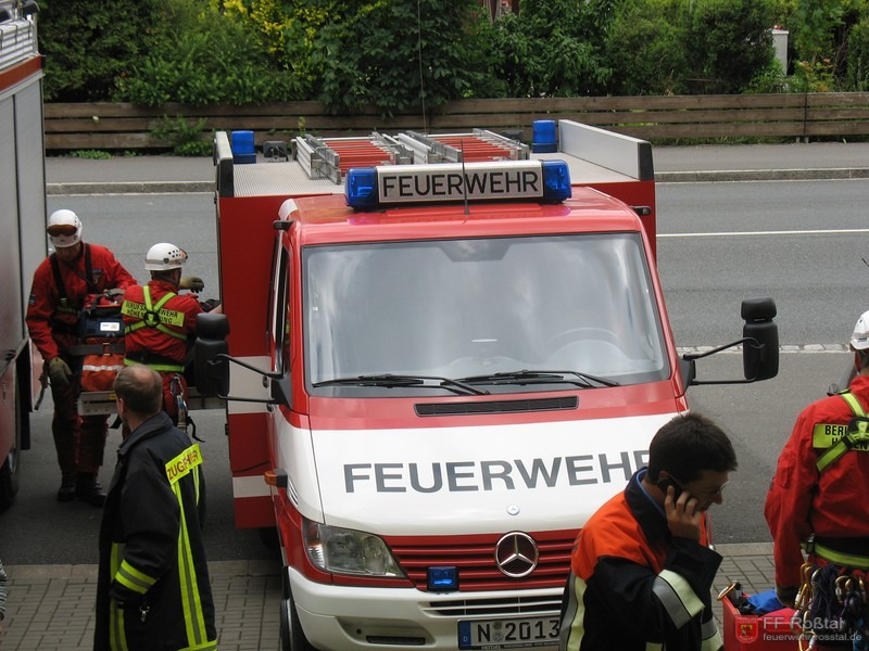 Bild 2 von 5 Die H&ouml;henrettungsgruppe r&uuml;stet sich aus