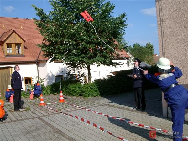 Bild 5 von 18 5. Pr&uuml;fung: Zielwurf mit Fangleine (max. 15 Sekunden)