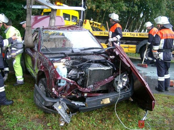 Bild 8 von 9 Die Windschutzscheibe ist intakt geblieben.