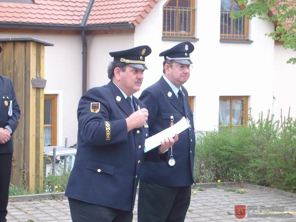 Bild 4 von 9 Die Schiedsrichter: Der Kreisbrandrat Dieter Marx (links) und Kreisbrandmeister Erwin Marx (rechts).