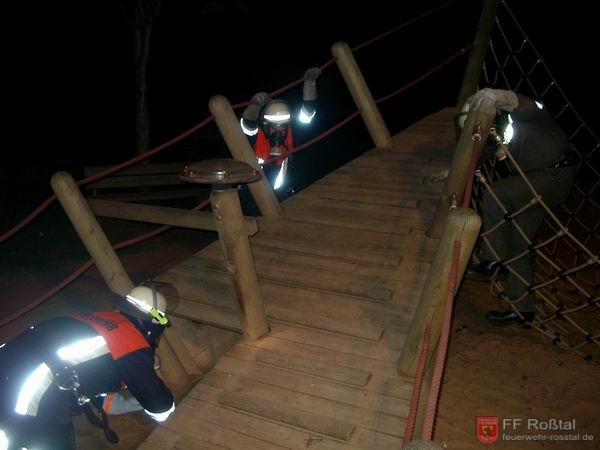 Bild 15 von 23 ... aus einer Luke wieder raus und &uuml;ber das Deck.