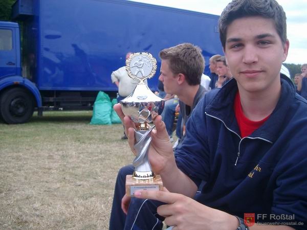 Bild 17 von 17 Der Pokal zum 6. Platz